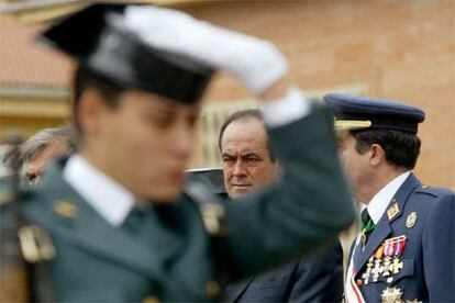 José Bono, en la jura de la 111ª promoción de la escala de cabos y guardias de la academia de Baeza.