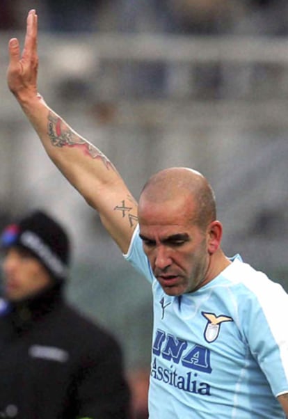 Di Canio, del Lazio, hace ayer el saludo fascista.