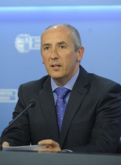 El portavoz del Gobierno vasco, Josu Erkoreka, este martes en su comparecencia ante los medios de comunicación.