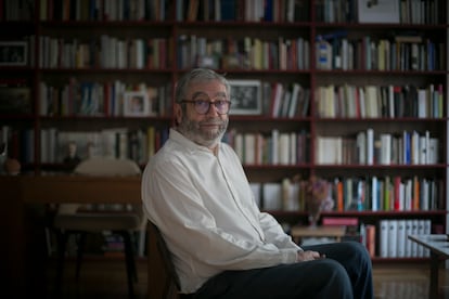 Antonio Muñoz Molina, fotografiado el viernes, en su vivienda de Madrid.