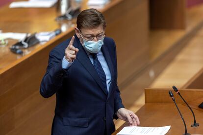 El president de la Generalitat, Ximo Puig, interviene en la sesión de control, este jueves, en Les Corts Valencianes.