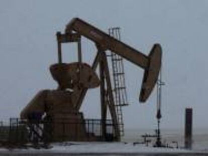 Gas natural quemándose en un pozo petrolífero de Williston (Dakota del Norte, EE UU), en 2013.