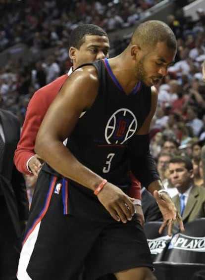 Chris Paul, en el momento de la lesión.