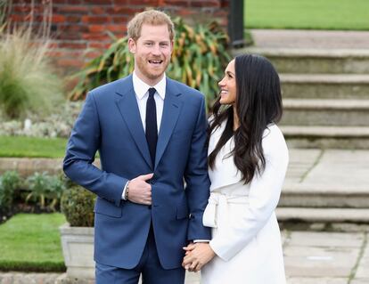 Ainda vão se casar no começo do ano que vem, mas a atriz Meghan Markle, conhecida por seu papel na série 'Suits', passará a fazer parte da família real britânica após o recente anúncio de seu casamento com o príncipe Harry da Inglaterra.