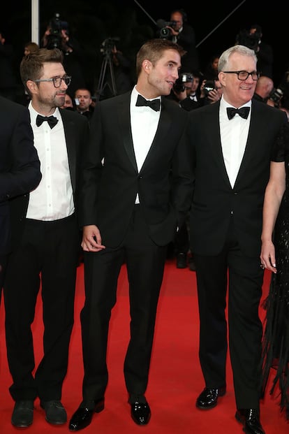 El director David Michod, el actor Robert Pattinson y el productor David Linde en la premier de 'The Rover'.