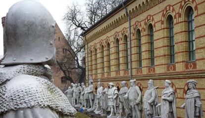 Estatutos de m&aacute;rmol de los Pr&iacute;ncipes de Brandeburgo y Prusia.