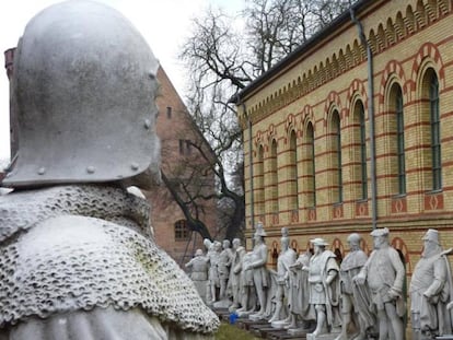 Estatutos de m&aacute;rmol de los Pr&iacute;ncipes de Brandeburgo y Prusia.