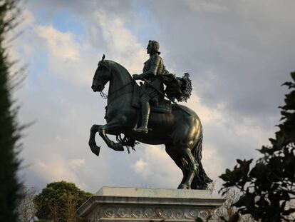 Estatua ecuestre de Felipe IV en la Plaza de Oriente.
 