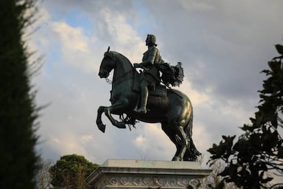 Estatua ecuestre de Felipe IV en la Plaza de Oriente.
 