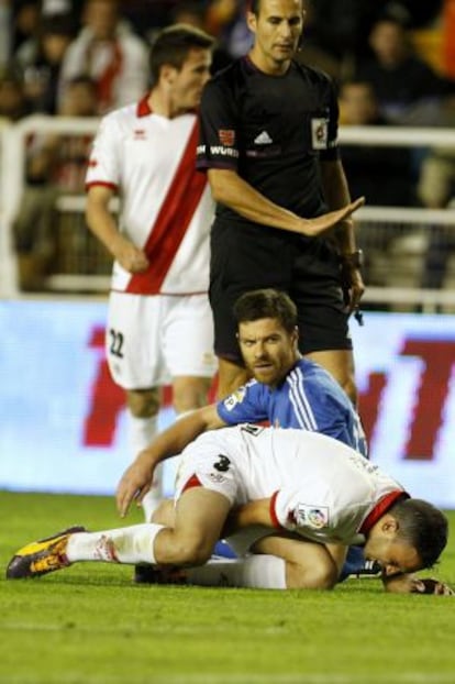 Xabi Alonso, despu&eacute;s de una entrada a Nacho.