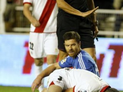 Xabi Alonso, despu&eacute;s de una entrada a Nacho.