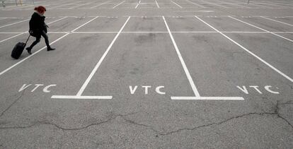 El aparcamiento para VTC del aeropuerto de Barcelona, vacío durante la huelga.