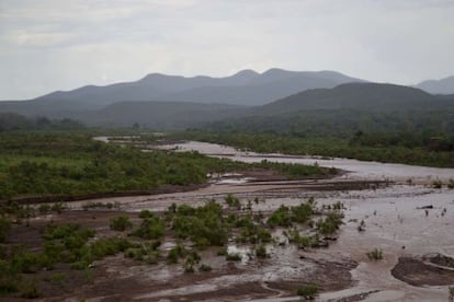 El r&iacute;o Sonora, contaminado por una fuga de sulfato de cobre.