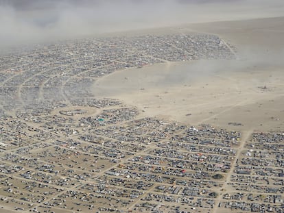 Campamento gigante en el desierto donde se celebra el festival Burning Man, en Black Rock City, Nevada, el 5 de septiembre de 2019.