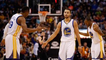 Barbosa felicita a Curry.