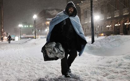 Un hombre camina por las calles de Boston (EE UU), el 4 de enero de 2018.