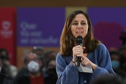 La ministra de Derechos Sociales y Agenda 2030, Ione Belarra, interviene este viernes en un acto electoral de Unidas Podemos en León.