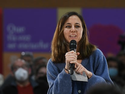 La ministra de Derechos Sociales y Agenda 2030, Ione Belarra, interviene este viernes en un acto electoral de Unidas Podemos en León.