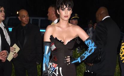 El dise&ntilde;o de Moschino que luci&oacute; Katy Perry en la gala de los MET. 