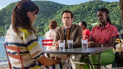 Ronni Ancona, Ralf Little y Shantol Jackson, en un episodio de la 13ª temporada de 'Crimen en el paraíso' en una imagen cedida por COSMO.