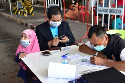 Control fronterizo entre Malasia y Tailandia, este miércoles. 