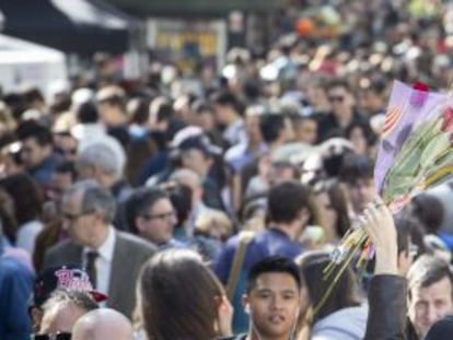 Las Ramblas durante la &#039;diada&#039; de Sant Jordi. 