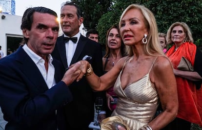 Carmen Lomana y el ex presidente José María Aznar en la gala de la Asociación Española Contra el Cáncer.