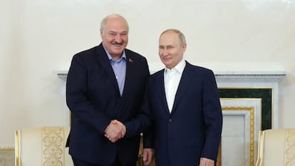 Los presidentes de Bielourrusia, Aleksandr Lukashenko, y de Rusia, Vladímir Putin.