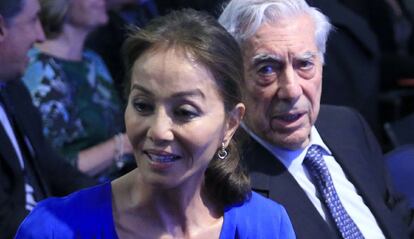 El escritor Mario Vargas Llosa e Isabel Preysler durante el seminario organizado con motivo del 80 cumplea&ntilde;os del autor.