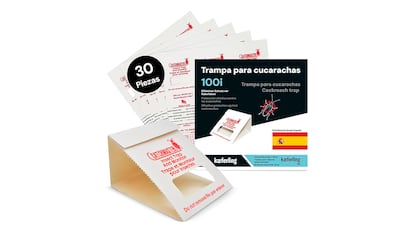 Trampas para cucarachas sobre fondo blanco.