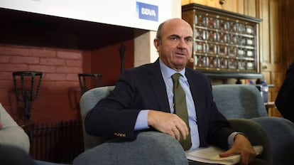 El ministro de Economía en funciones, Luis de Guindos, en el Curso de la UIMP y la APIE.