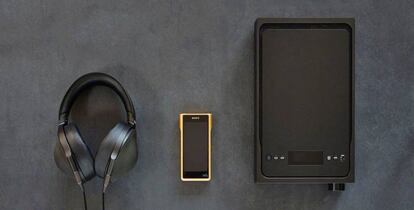 La suma de auriculares, walkman y amplificador supera 6.000 euros.