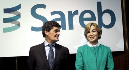 Jaime Echegoyen, presidente de la Sareb, y Bel&eacute;n Romana, expresidenta. 