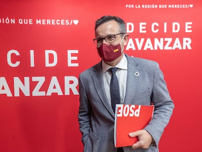 El secretario general del PSOE en la Región de Murcia, Diego Conesa, durante la rueda de prensa de este miércoles.