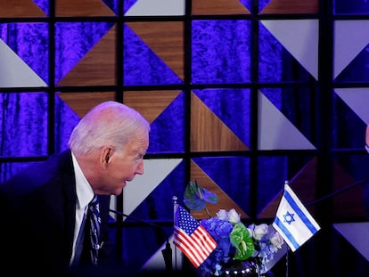 El presidente Joe Biden y el primer ministro israelí, Benjamín Netanyahu, el 18 de octubre en Tel Aviv, durante la visita del primero a Israel.