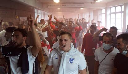 Seguidores ingleses en el interior del estadio de Wembley.