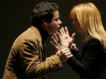 Jorge Sanz y Amparo Larrañaga, en un ensayo de <i>Pequeños crímenes conyugales.</i>