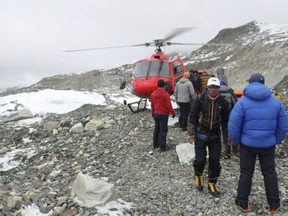 Rescuers at the foot of Mt. Everest help find mountain climbers.