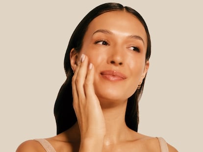 Artículo de EL PAÍS Escaparate sobre el Ritual Instant Beauty de Atashi, los esenciales de skincare para las mañanas con prisas.