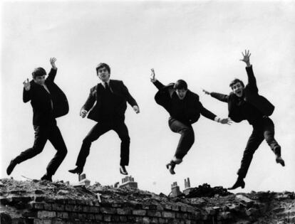 Ringo Starr, George Harrison, Paul McCartney y John Lennon posan para la portada de 'Twist & Shout'.