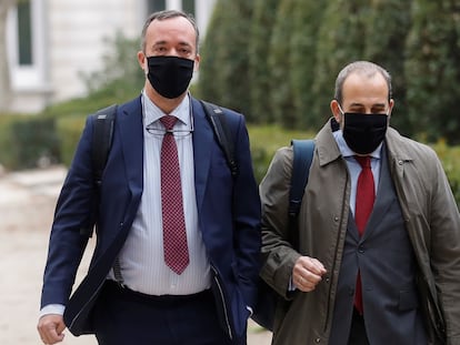 Francisco Martínez (izquierda) junto a su abogado a su llegada a la Audiencia Nacional el pasado 29 de octubre.