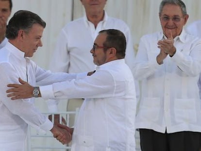 Firma de la paz histórica en Colombia.
