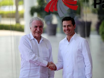 Presidente Michel temer cumprimenta Enrique Peña Nieto, seu homólogo mexicano. 