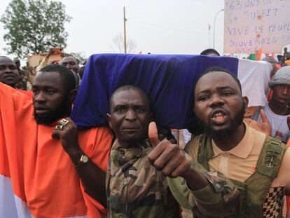 Manifestación en apoyo de los golpistas y contra el Ejército francés, el pasado 2 de septiembre en Niamey, Níger.