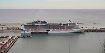 El crucero MSC Grandiosa atracado en el Puerto de Barcelona