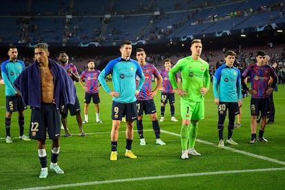 Los jugadores del Barça, frente a su afición, tras caer eliminados ante el Bayern en la última edición de la Champions.