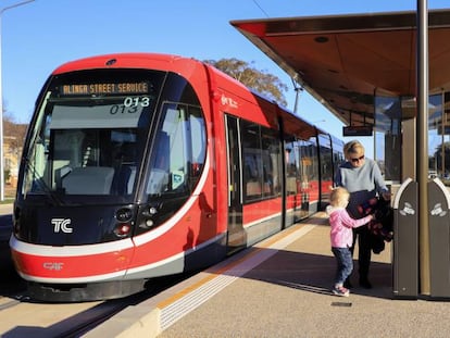 Tranvía de CAF en Canberra (Australia).