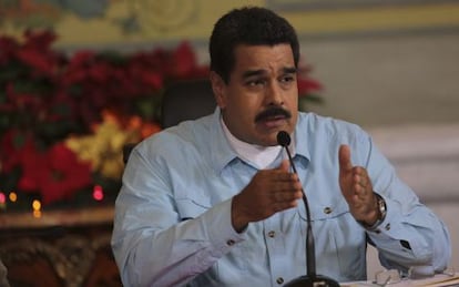 Nicol&aacute;s Maduro delivering a speech from Miraflores palace. 
 