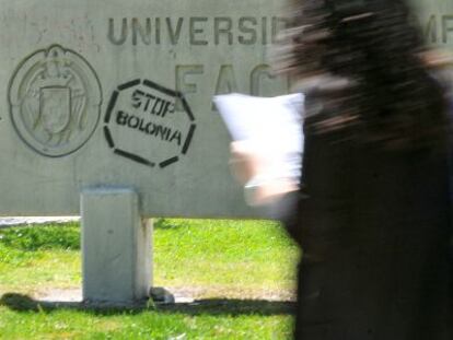 Pintada contra el plan Bolonia en la Universidad Complutense de Madrid.
