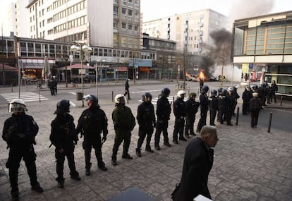 Cordó d'antidisturbis a la zona dels enfrontaments.